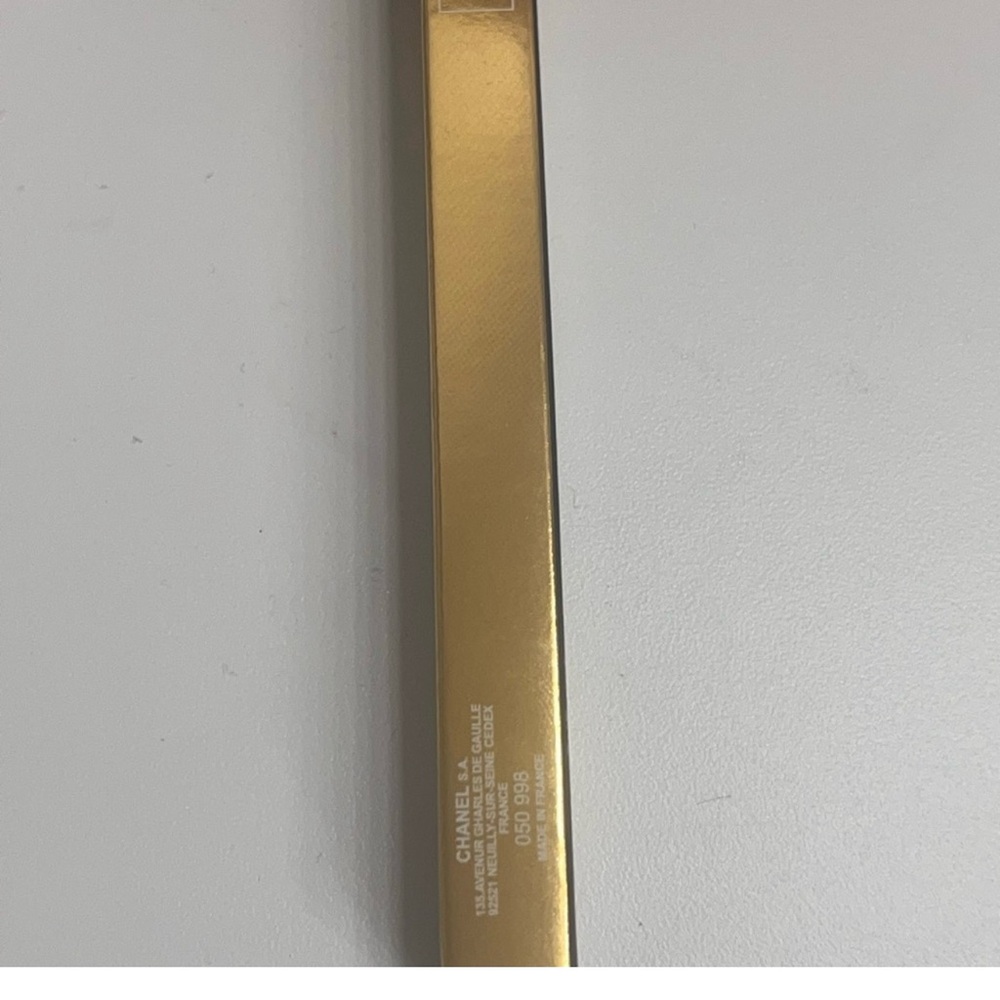 CHANEL Gold and Black Eyeliner - Picture 2 of 7